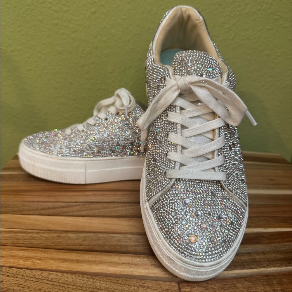 Gravity Defyer Women's Sparkling Silver Sneakers